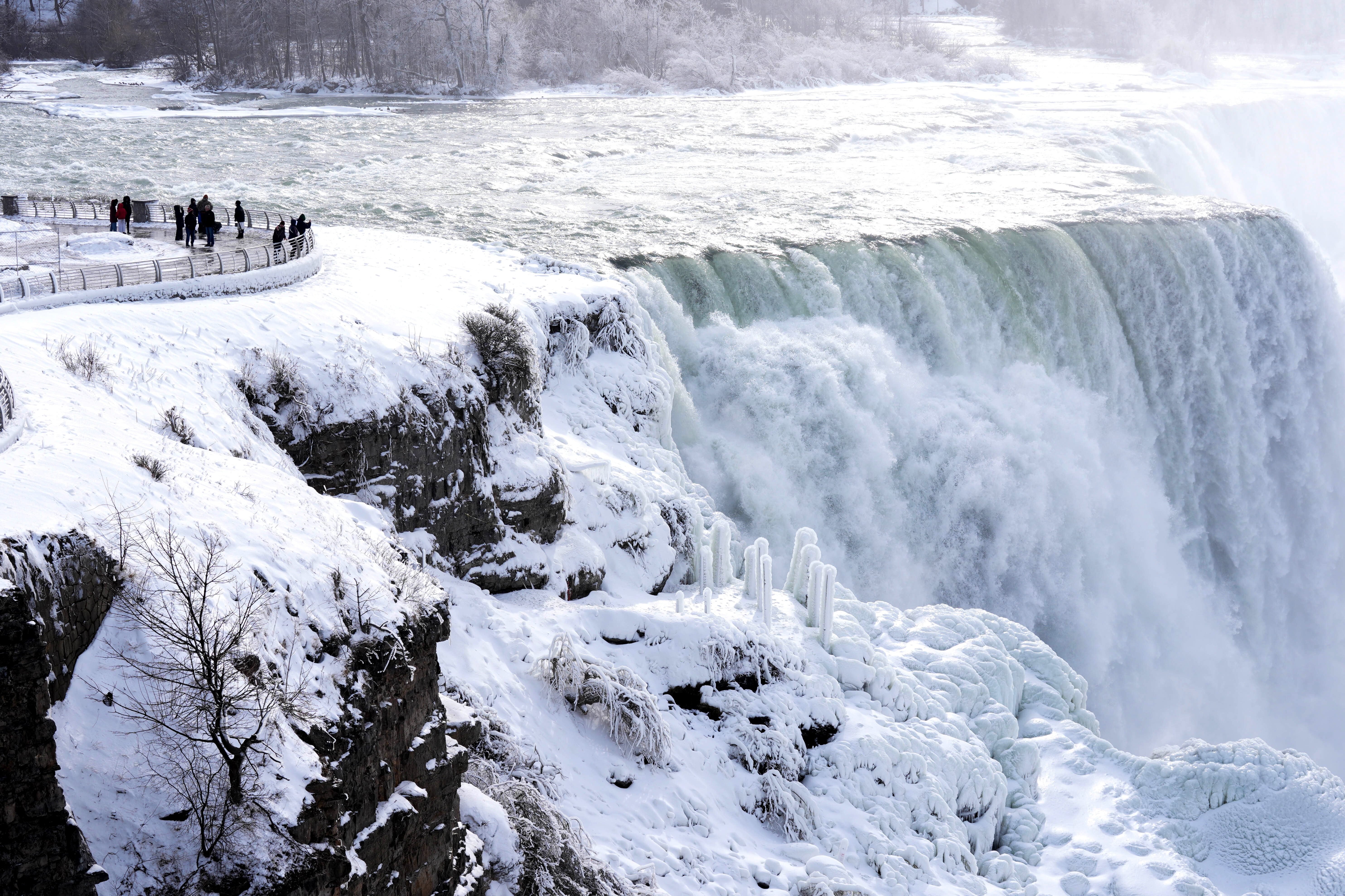 Wodospad Niagara częściowo zamarzł