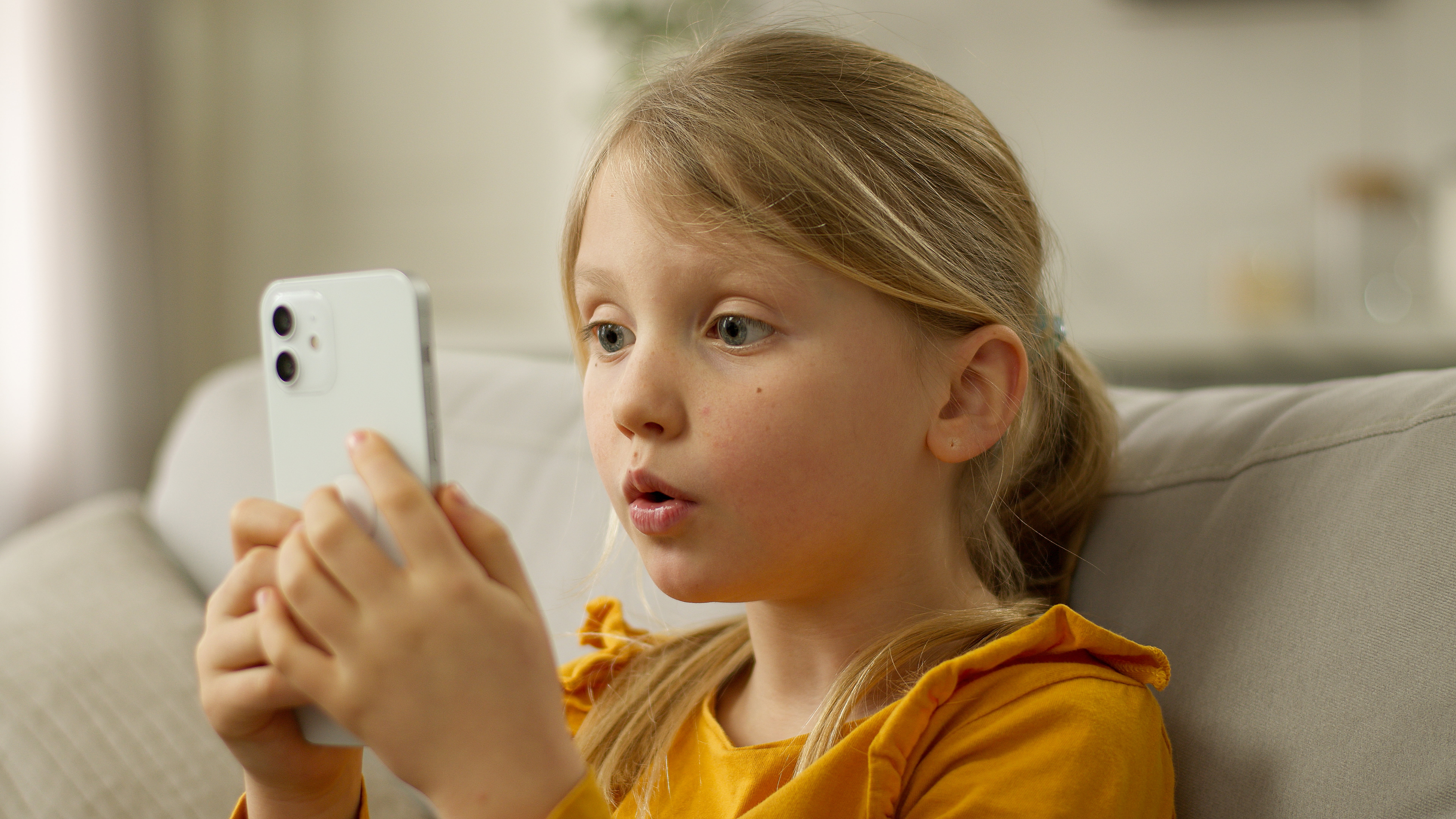 Little,European,Girl,Holding,Mobile,Phone,Smartphone,Cellphone,Surprised,Wow