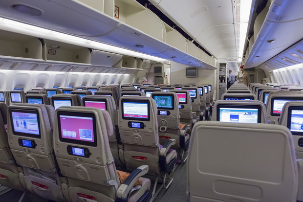 Boeing 777-300ER linii lotniczej Emirates to największy samolot pasażerski, jaki kiedykolwiek latał do Polski i z Polski