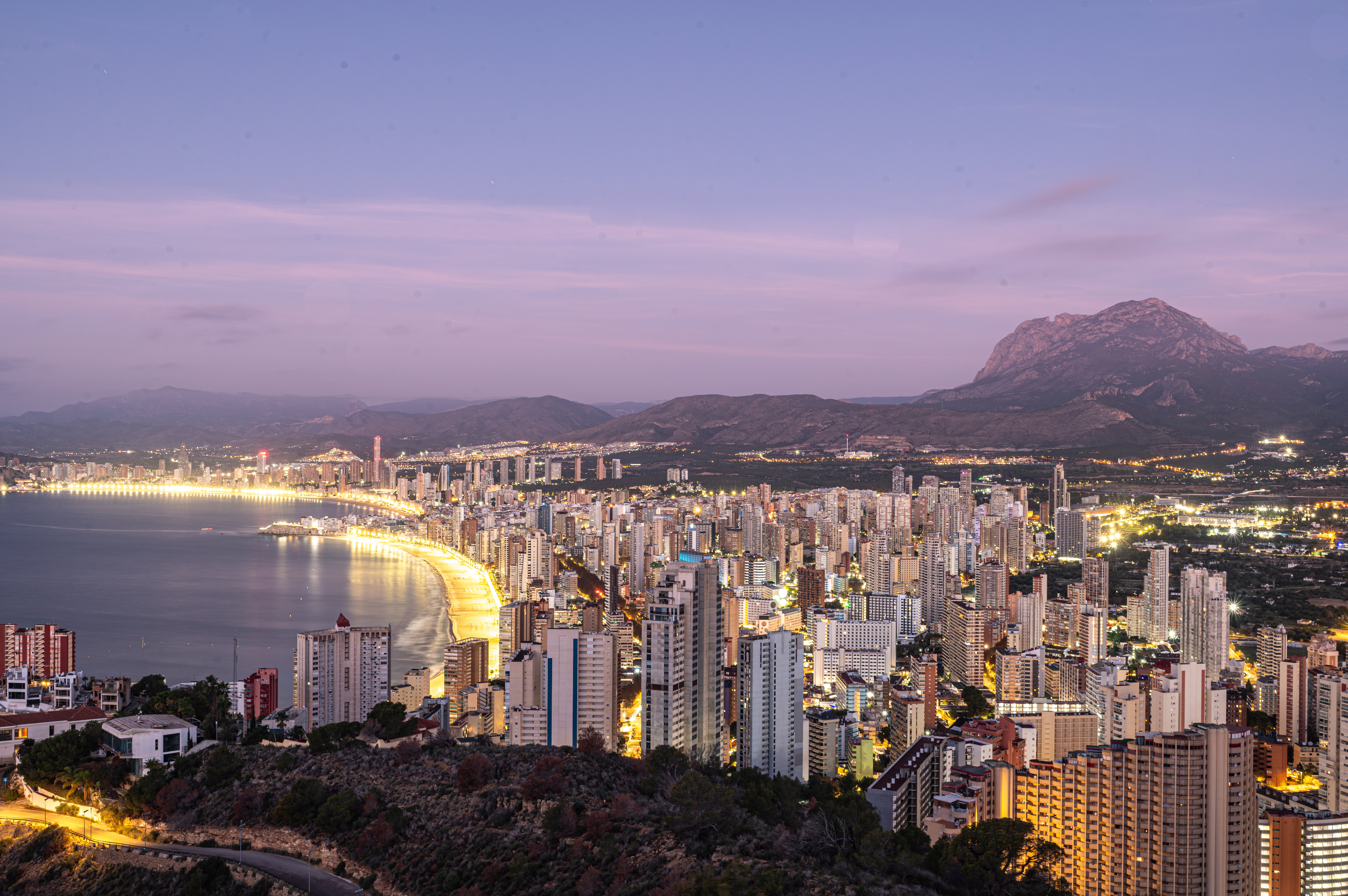 Mówi się, że to „hiszpańskie Miami". Benidorm zaskakuje jak żaden inny kurort