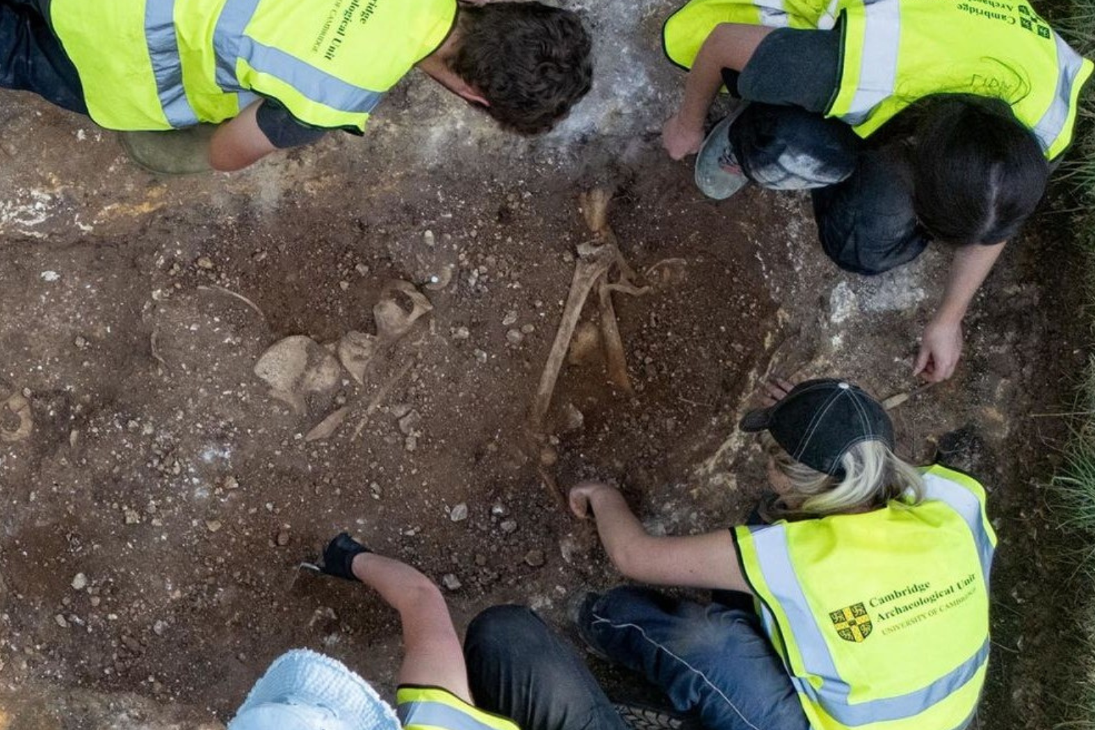 Archeolodzy odkryli masowy grób z czasów wikińskich. „Nigdy bym się nie spodziewała, że znajdę coś takiego”