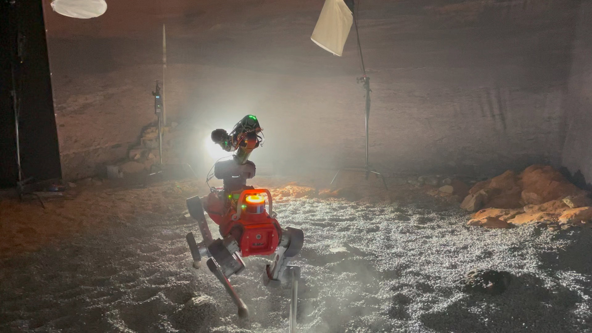 Czworonożny robot w kosmosie