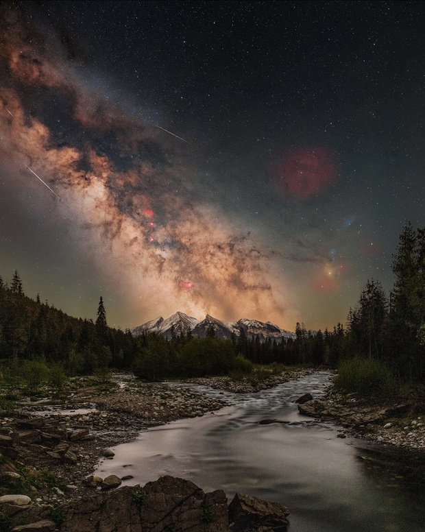 APOD 3MilkyWay_above_TatraMountain