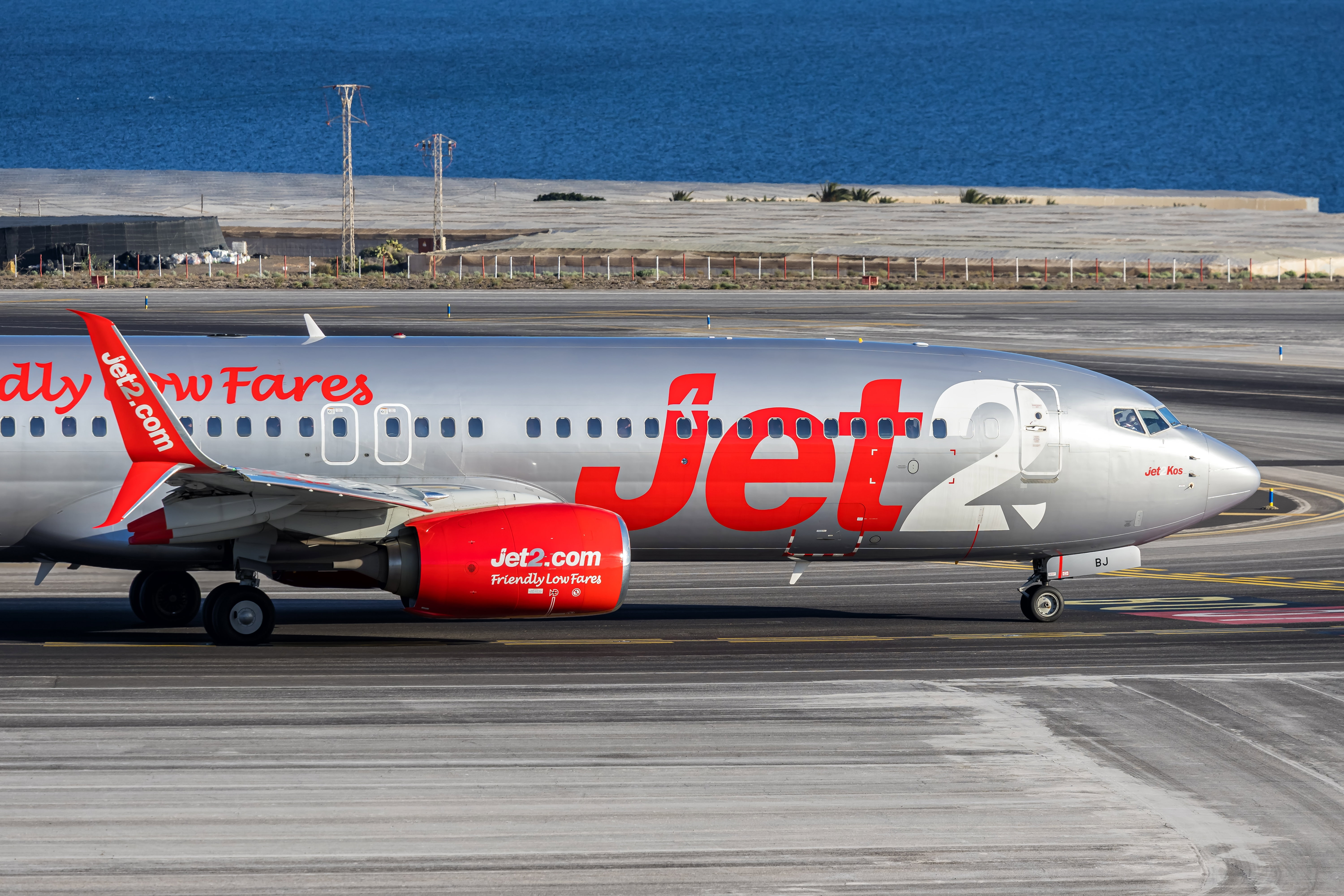 Awaryjne lądowanie airbusa linii Jet2 w Porto. Pilot doznał zawału serca