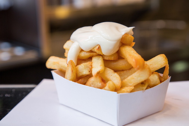 frytki belgijskie z majonezem
