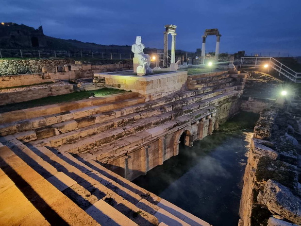 Hierapolis nocą
