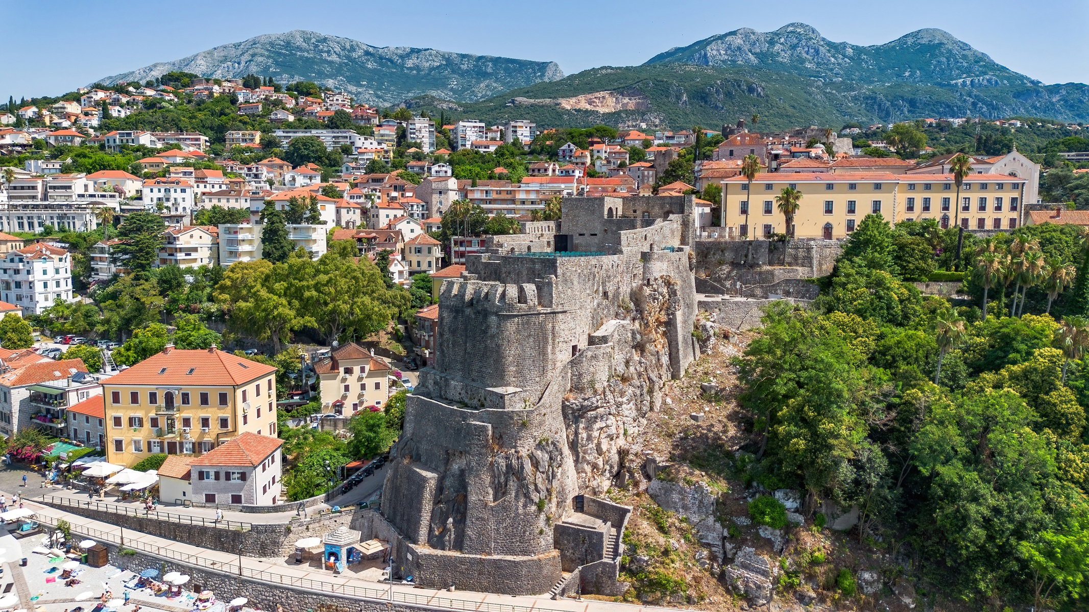 Herceg Novi to miasto-twierdza na krańcu zatoki