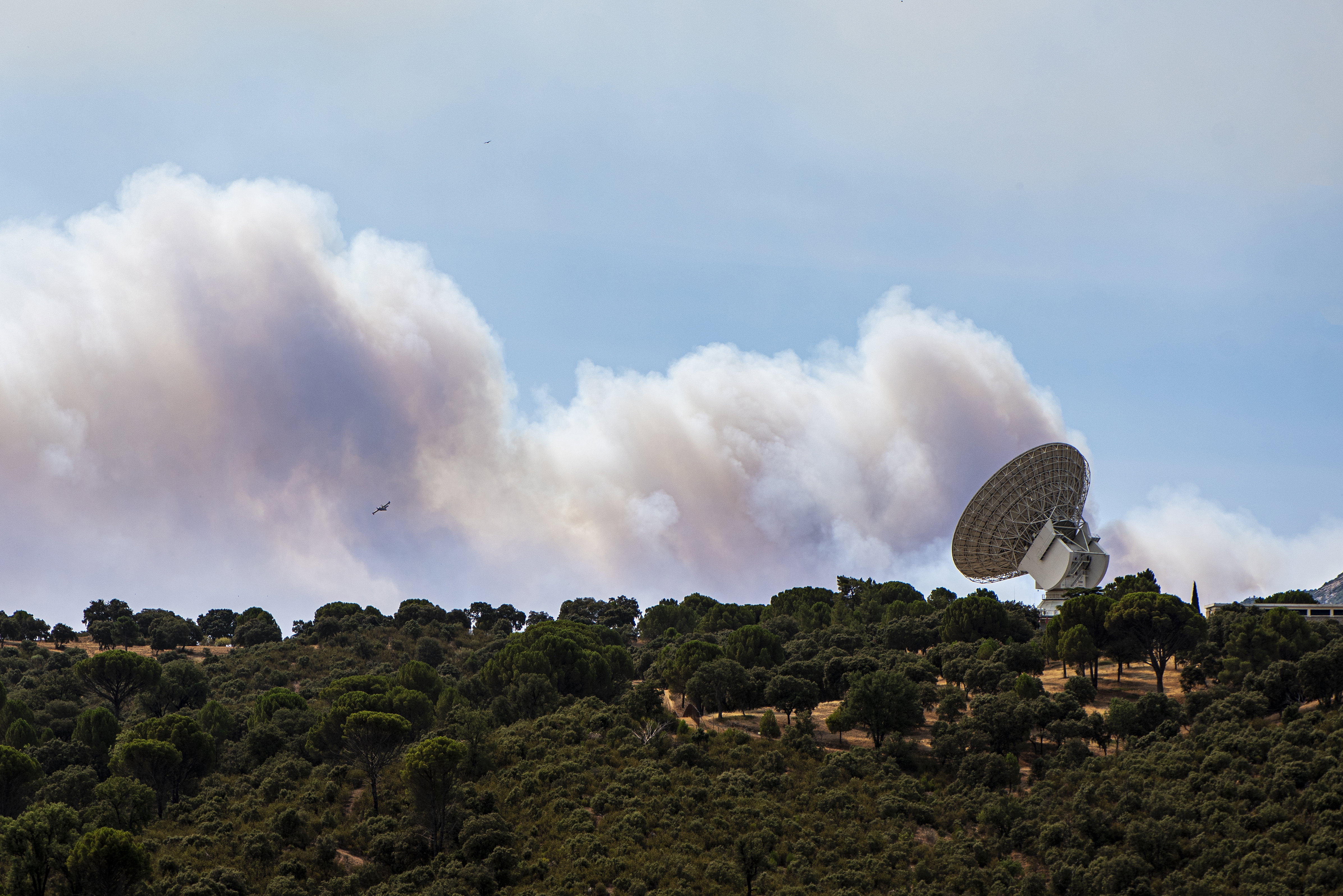 Stacja Madrid Deep Space Communications Complex zagrożona przez pożary lasów w Hiszpanii