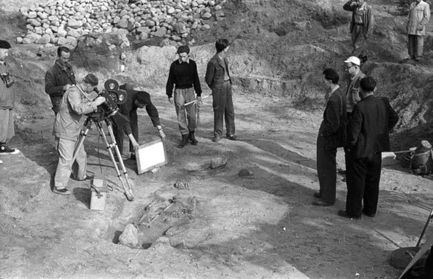 Badania wykopaliskowe „kurhanu książęcego” na cmentarzysku w Szwajcarii w 1956 roku