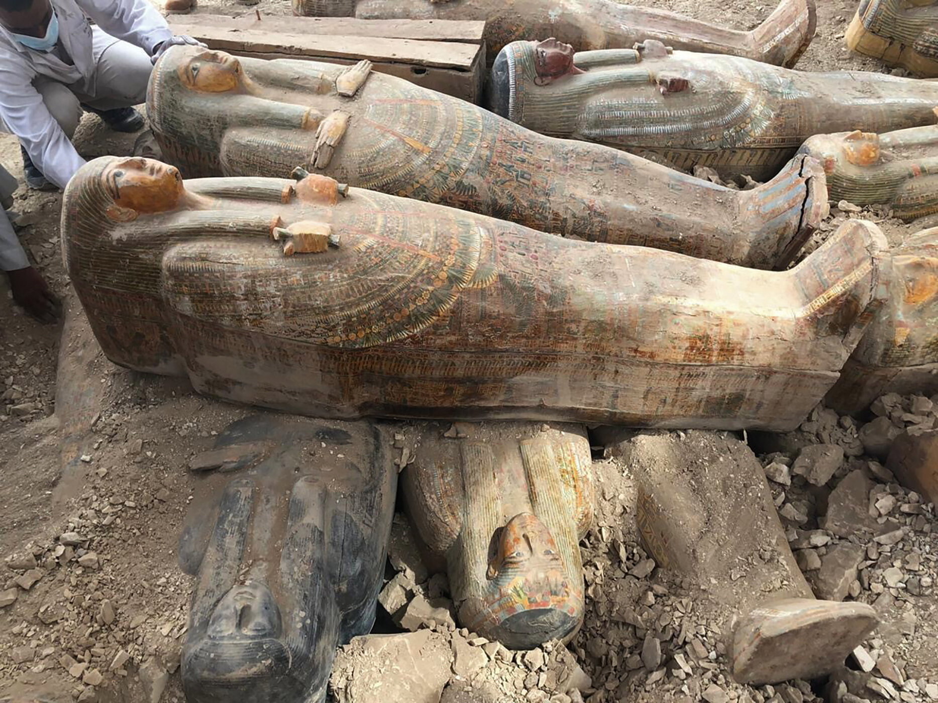 Odkryto 13 drewnianych sarkofagów stojących jeden na drugim (fot. Ministry of Tourism and Antiquities)