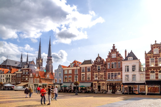 Delft to miasto błękitnej ceramiki i pięknych zabytków