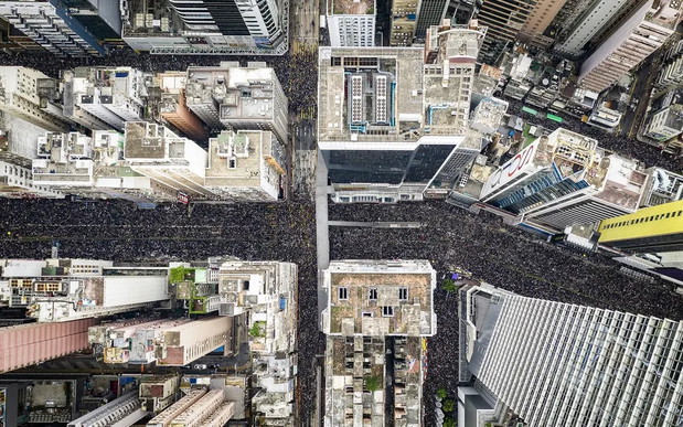 2,000,001 by Tugo Cheng / II miejsce / PEOPLE