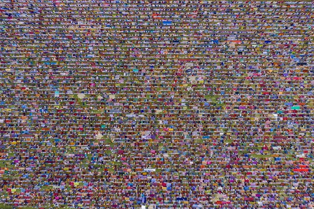 Largest Congregation by Azim Khan Ronnie / II miejsce / ABSTRACT