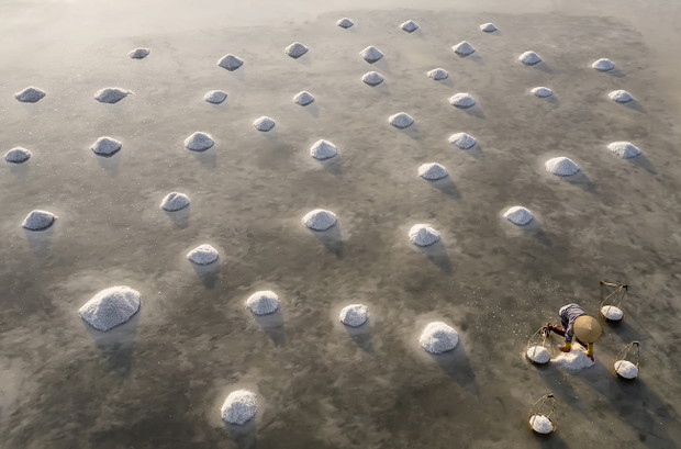 Mountains of Salt by Igor Altuna / wyróżnienie / PEOPLE
