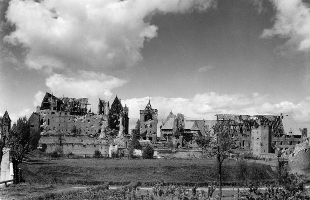 Zamek w Malborku 1945