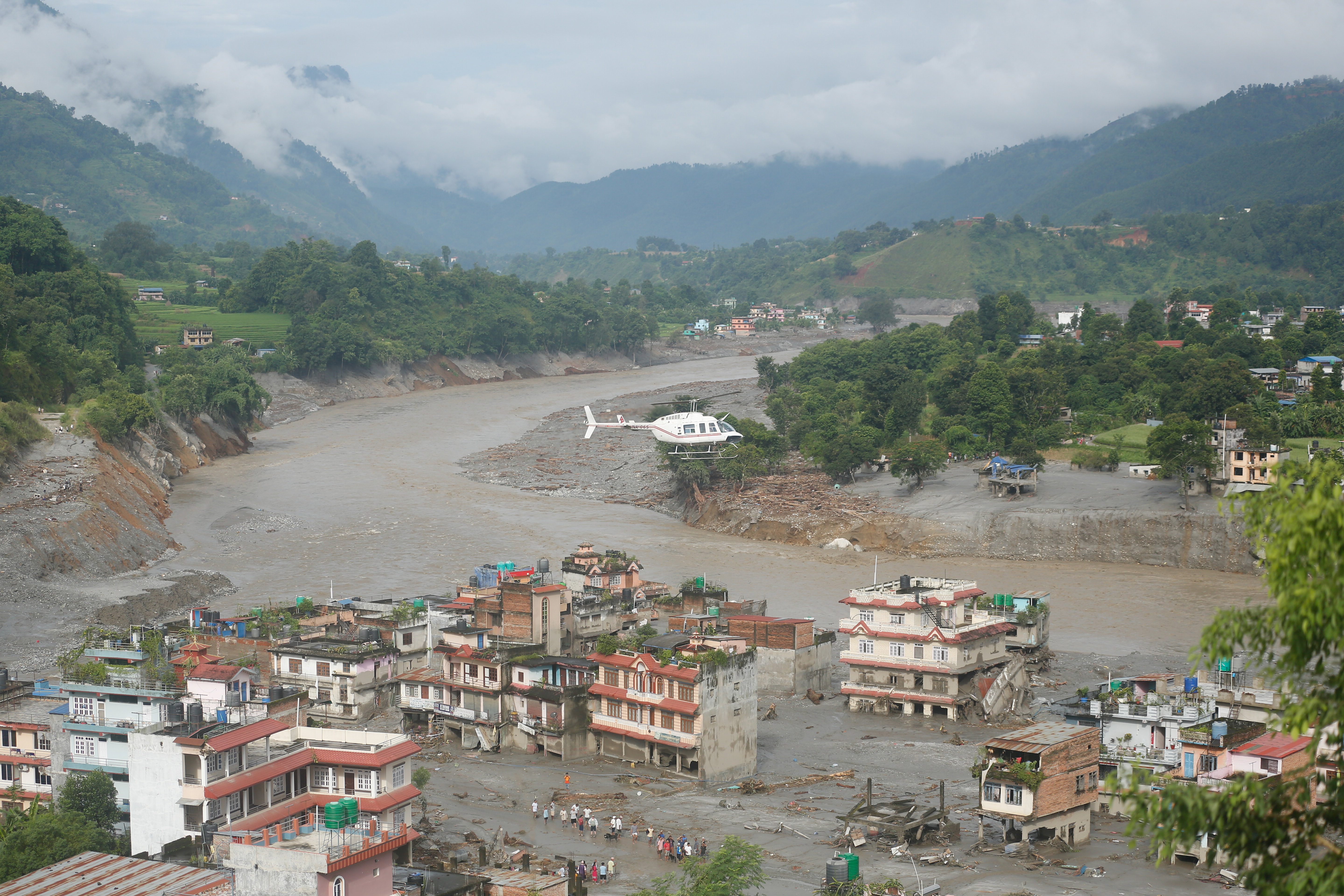Katastrofalna powódź błyskawiczna wywołana oberwaniem lodowca. Nuwakot, Nepal, 27