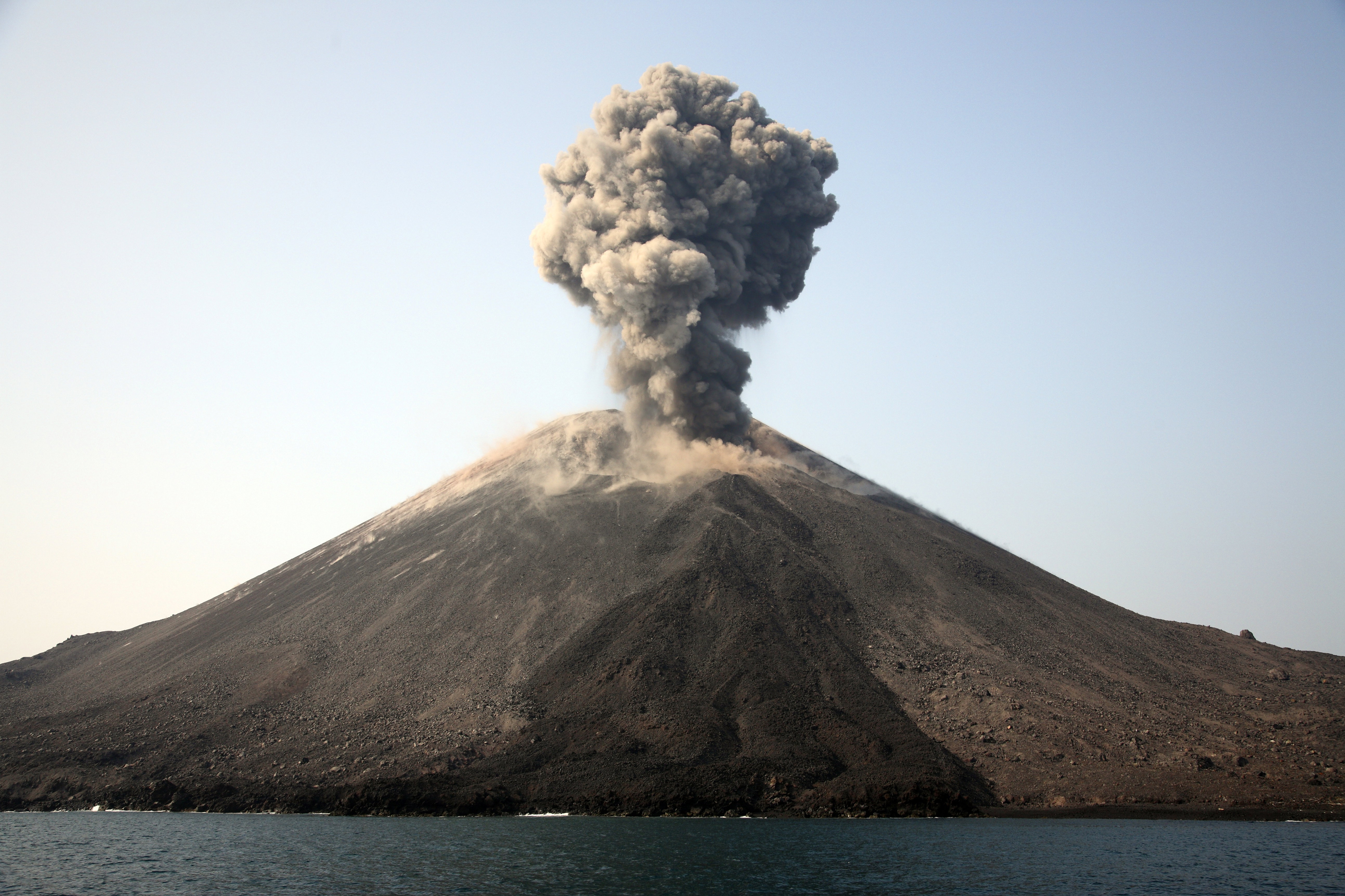 Wulkan Anak Krakatau w 2008 roku