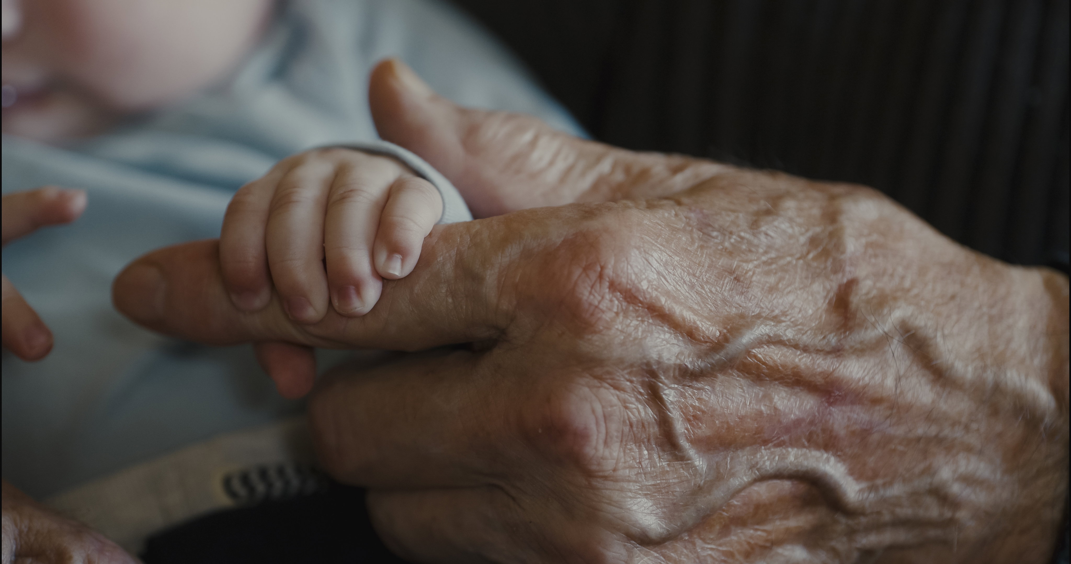 Ludzkie DNA po cichu pozbywa się groźnego błędu. Ewolucja eliminuje gen Alzheimera