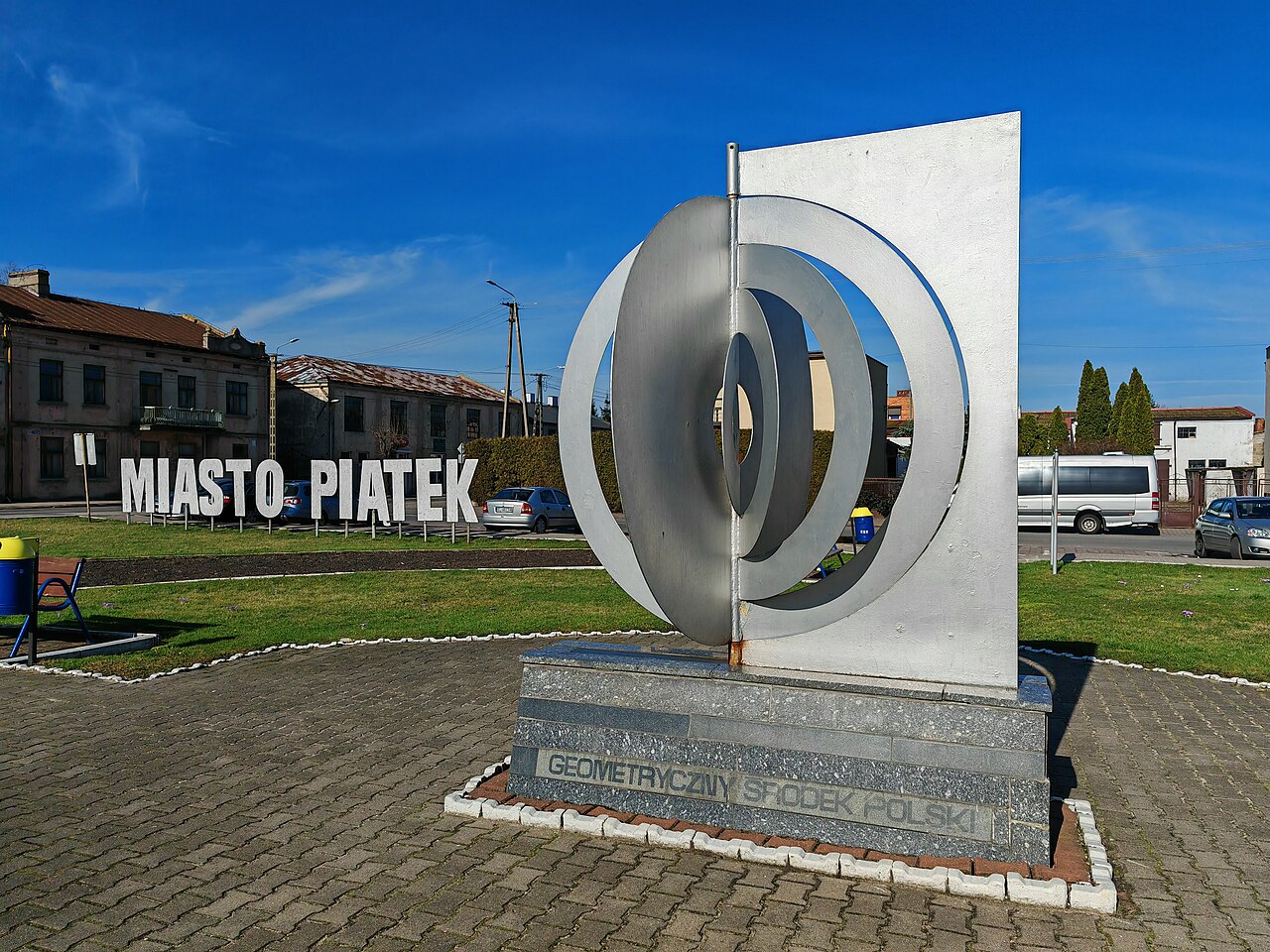 Pomnik geometrycznego środka Polski w Piątku 