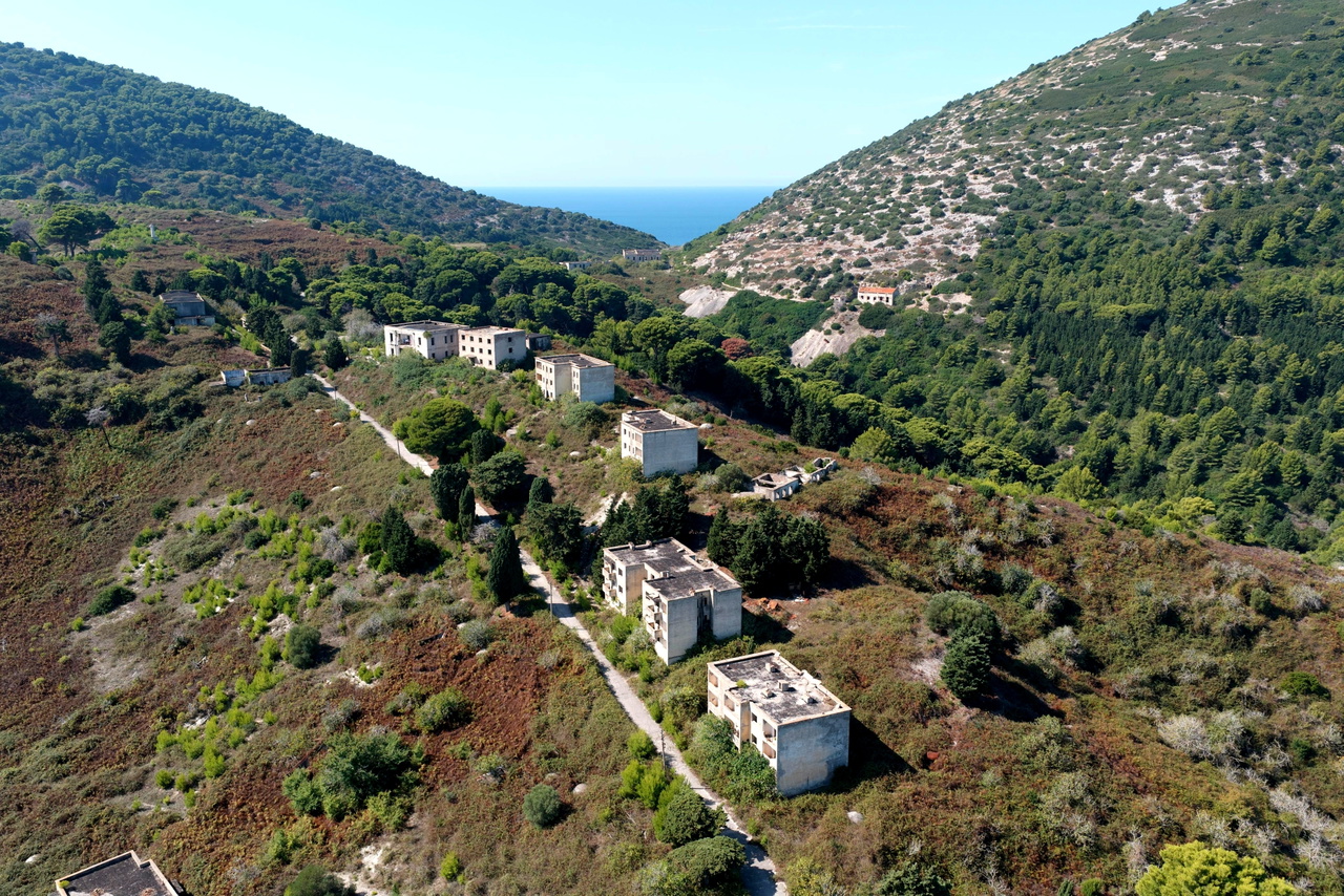 Widok z lotu ptaka na wyspę Sazan, Albania