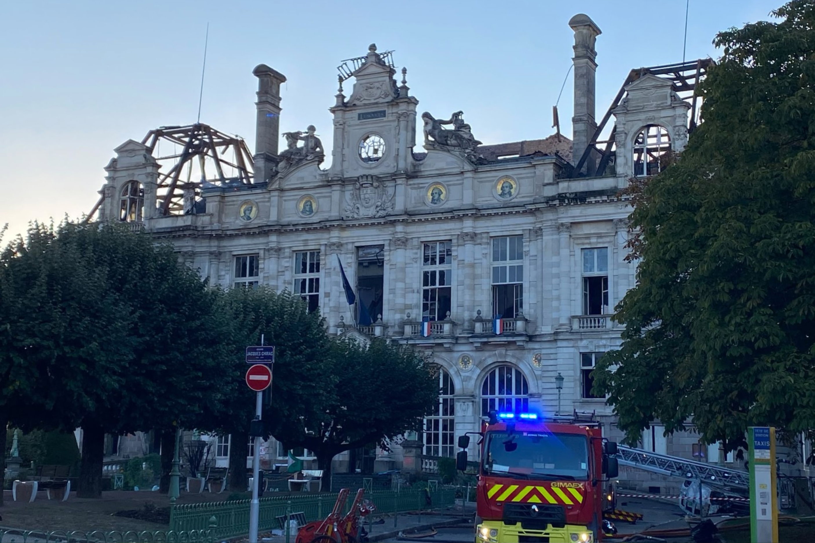 Francja płacze po ratuszu w Limoges. Skala zniszczeń porównywana jest do tragedii z Notre Dame