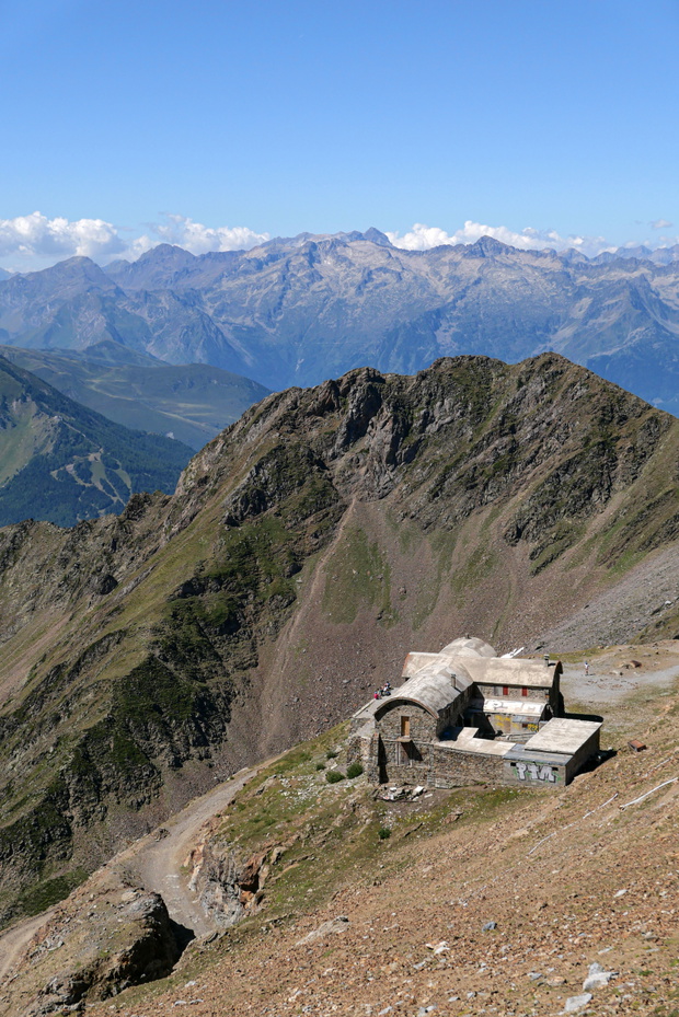 Hotel i restauracja „Hôtellerie des Laquets” na wysokości 2660 m n.p.m.,
