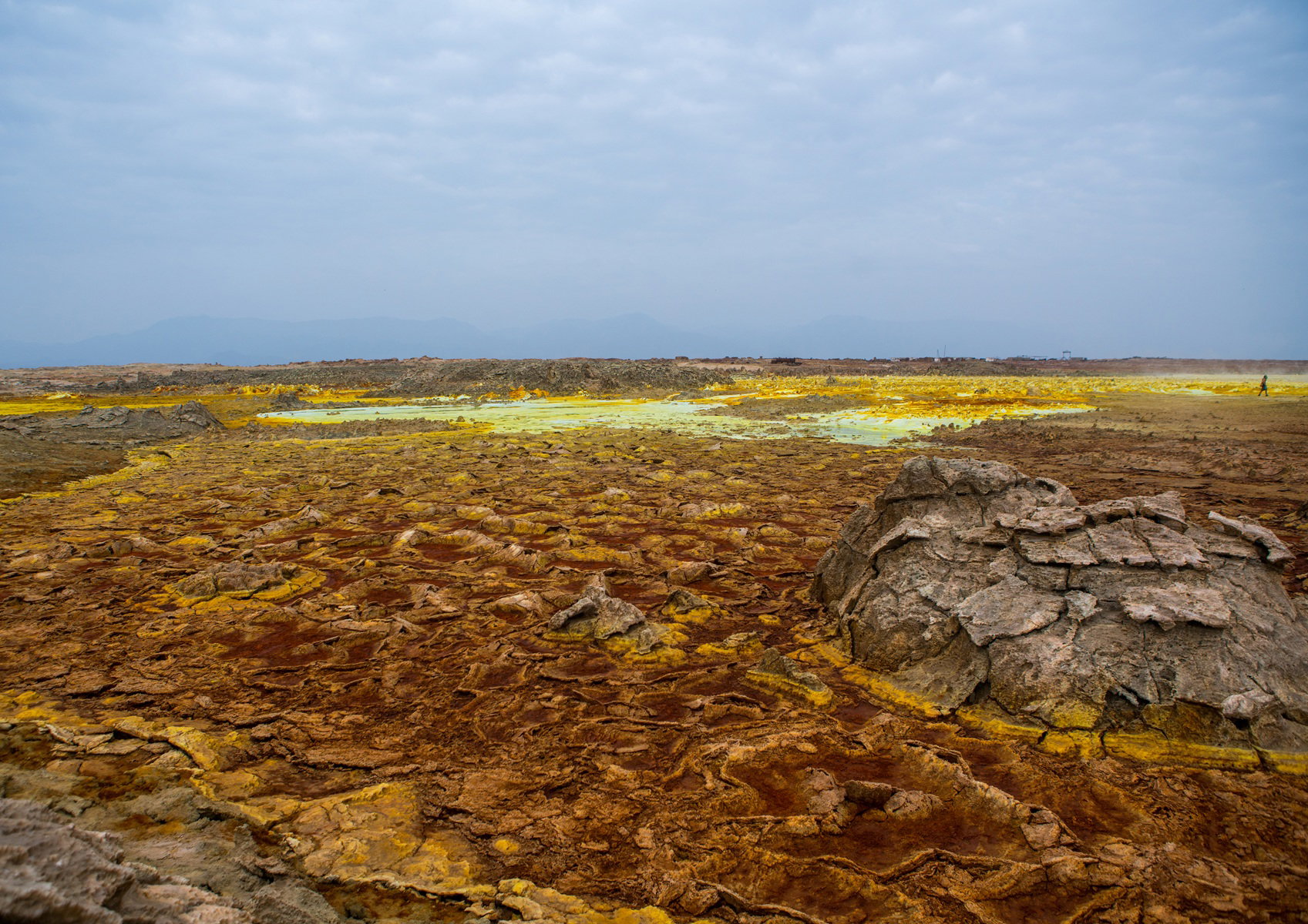 Kolorowy krajobraz wulkaniczny Dallol