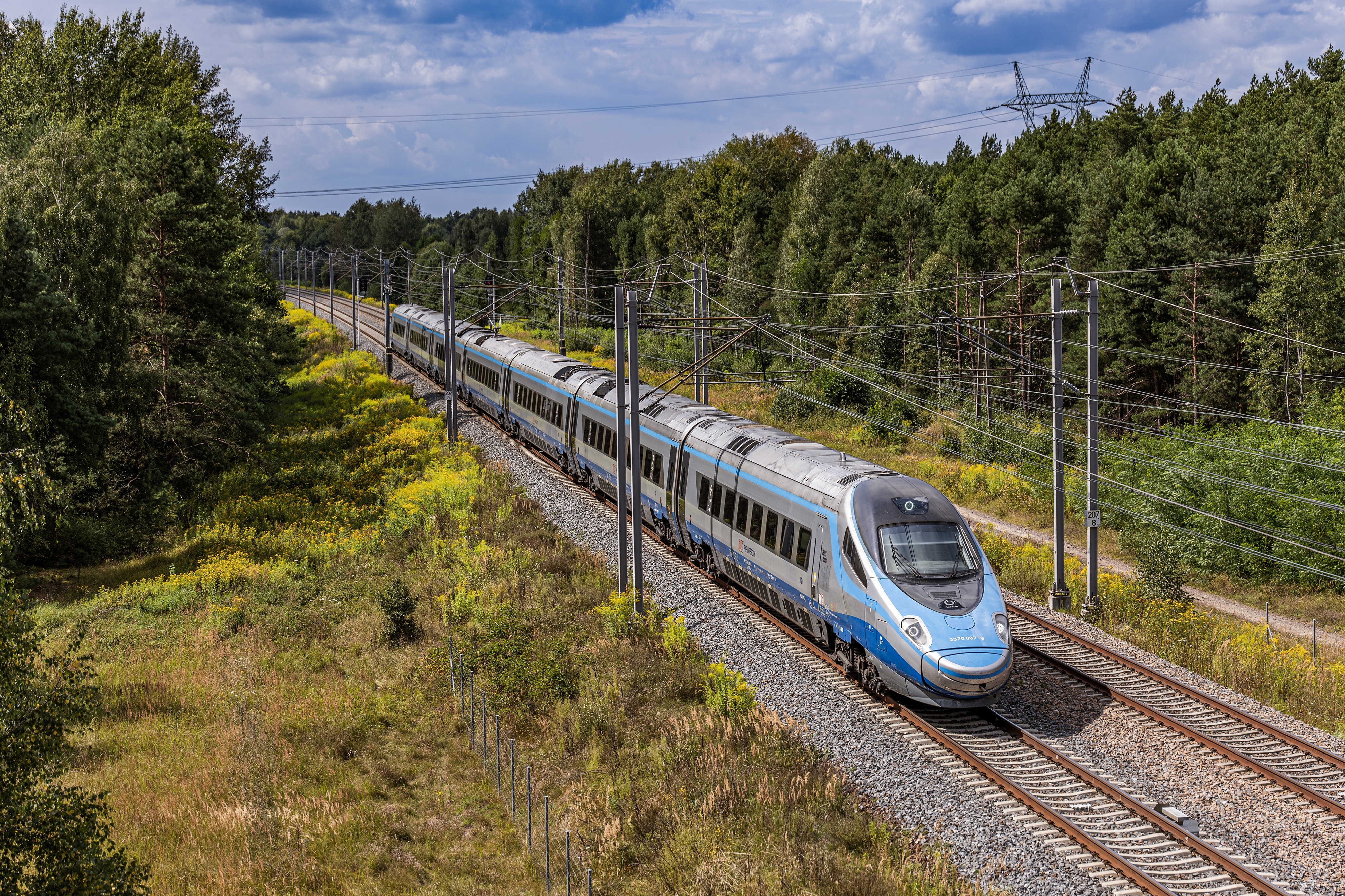 Polska kolej będzie przypominać metro. Pociągowa rewolucja ma przyspieszyć podróżowanie