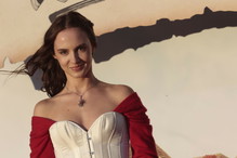 Martyna Byczkowska zaskakuje stylizacją na premierze serialu „1670”!