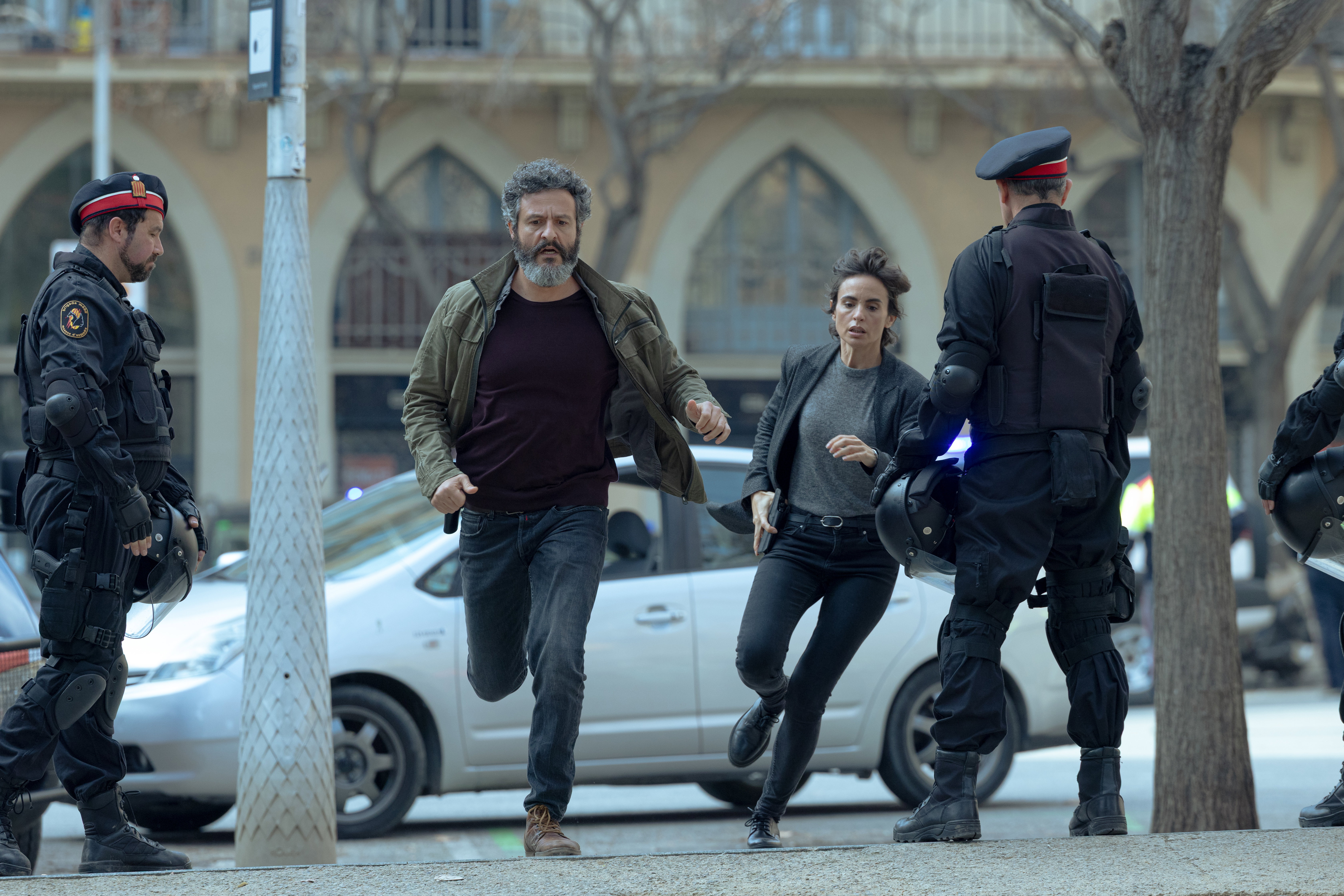Miasto Cieni na Netflix: zbrodnia na Casa Milà wstrząsa miastem