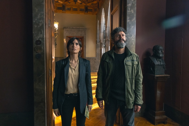 Miasto Cieni na Netflix: zbrodnia na Casa Milà wstrząsa miastem