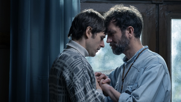 Tomasz Kot jako przywódca sekty w serialu HBO Max