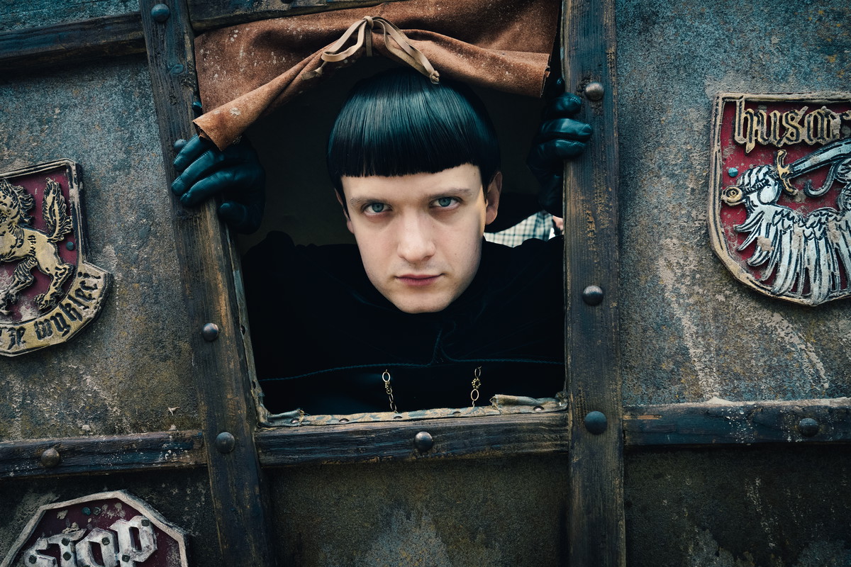 Drugi sezon „1670” na Netflix: nowe wątki, więcej humoru i... widły w plecach reżysera!