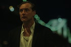 Serial „Black Rabbit” to emocjonalna petarda Netfliksa – Jude Law zachwyca