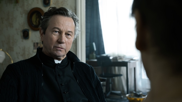 Tomasz Kot jako przywódca sekty w serialu HBO Max