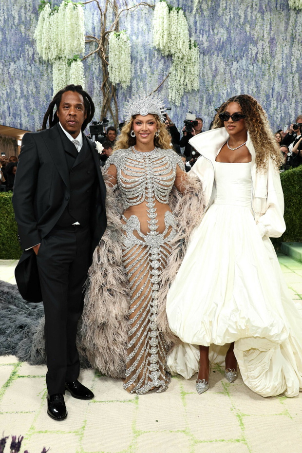 Gwiazdy na Met Gali 2026. Powrót Beyonce i szokująca stylizacja Heidi Klum