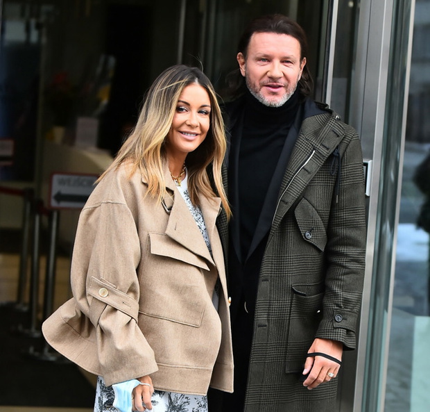 Małgorzata Rozenek i Radosław Majdan pod studiem Dzień Dobry TVN