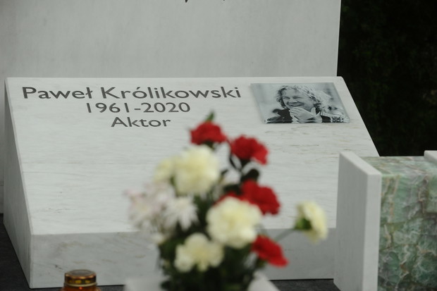 Nowy nagrobek Paw?a Królikowskiego