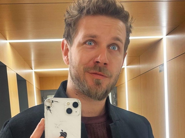 Antoni Królikowski z telefonem