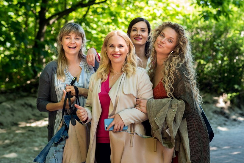 Przyjaciółki grupowe zdjęcie
