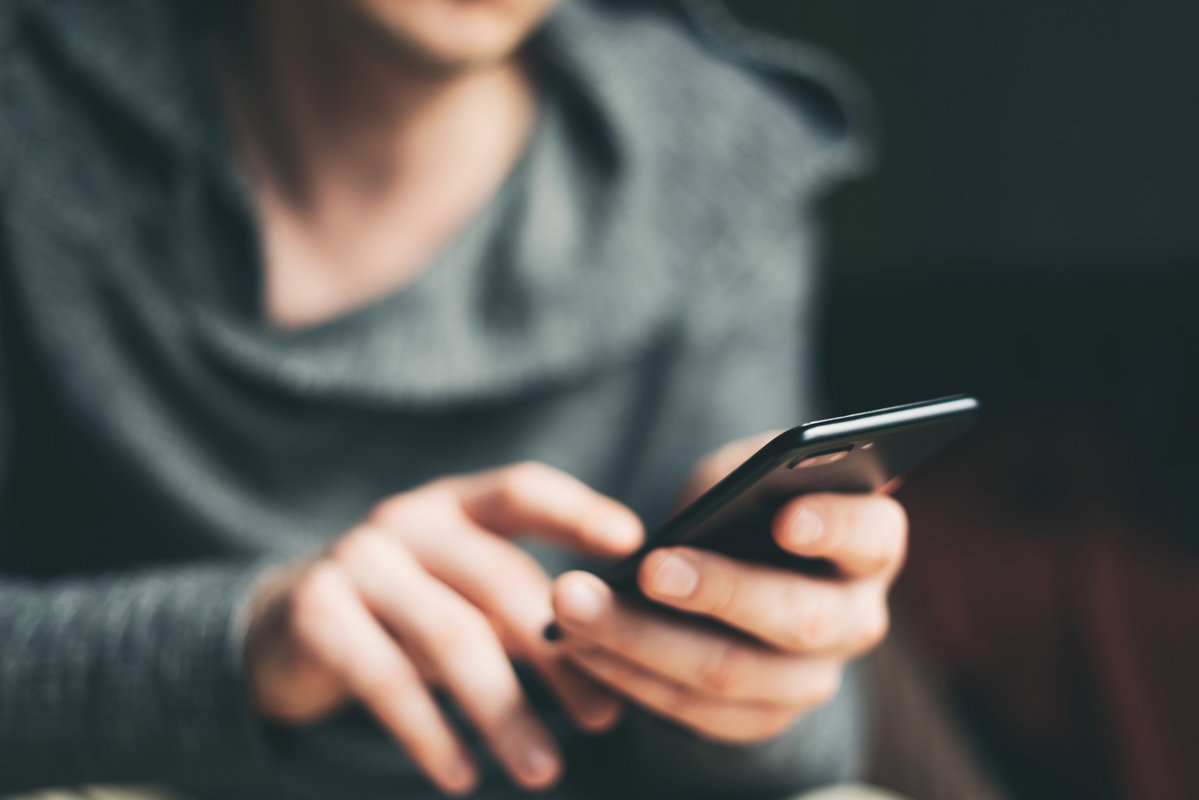 Porównanie zalet i wad smartfonów i tabletów do pracy