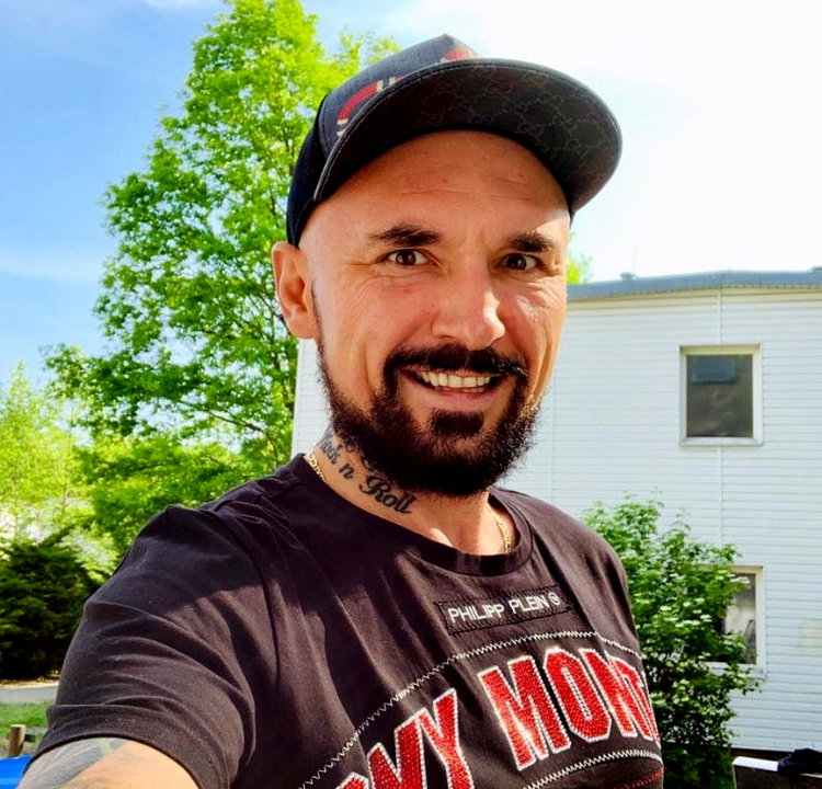 Patryk Vega