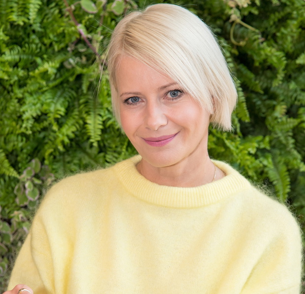 Małgorzata Kożuchowska w żółtym swetrze