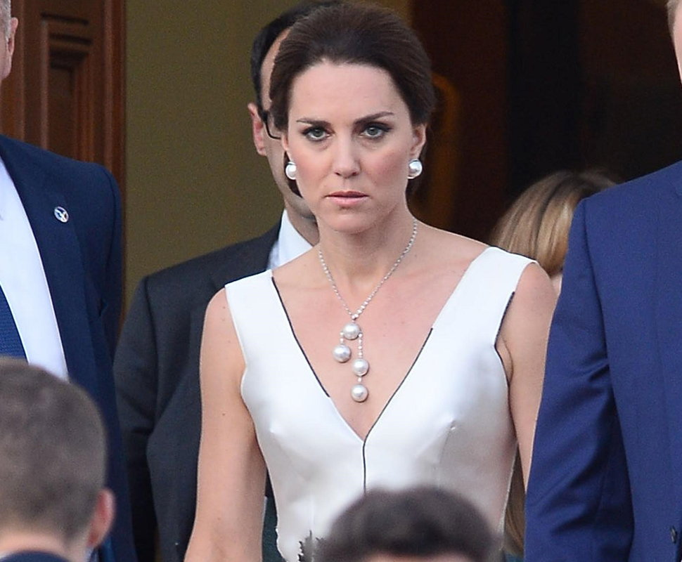 Księżna Kate zachwyciła w białej sukni na balu w Łazienkach! Ładniej od Agaty Dudy? ZDJĘCIA