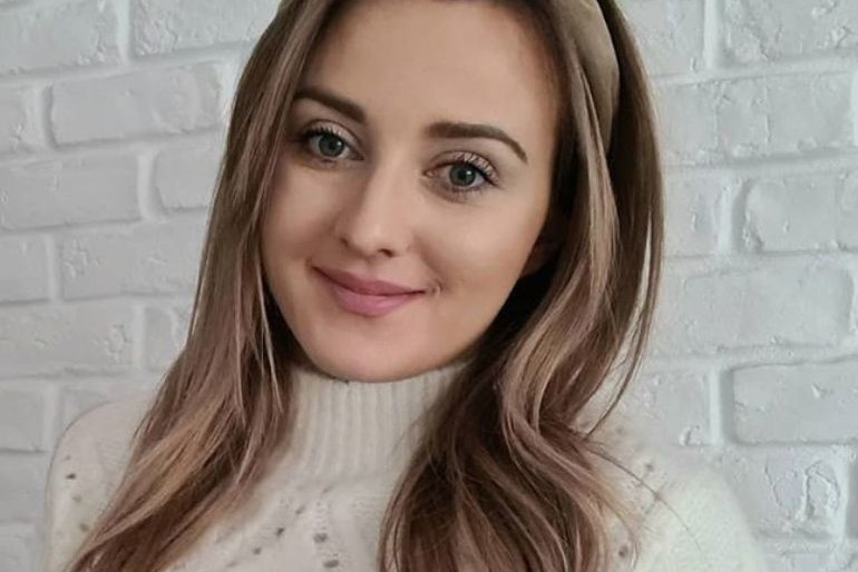 Anna Bardowska Rolnik szuka żony w ciepłym swetrze na jesień 2020
