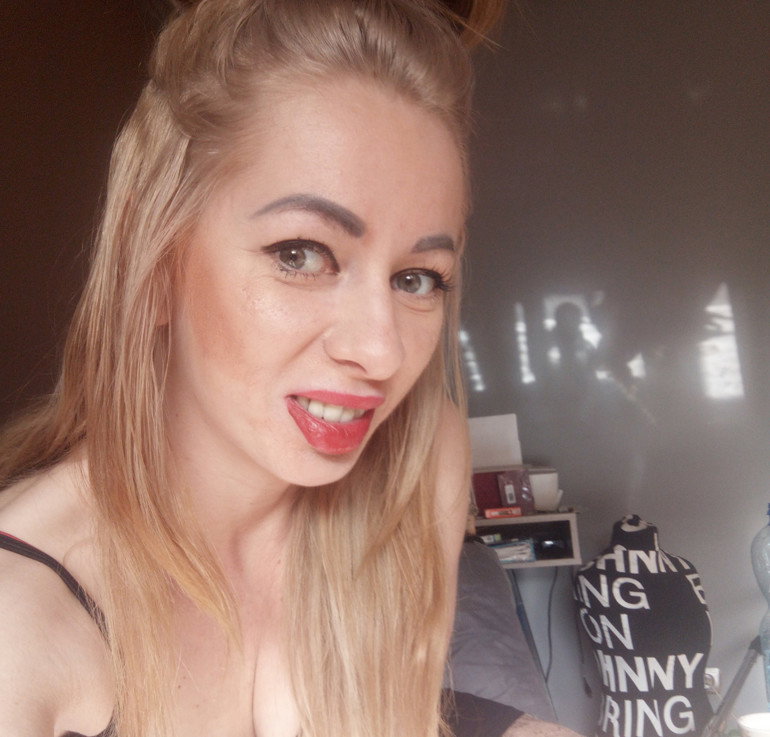 Jessica z Rolnik szuka żony w blond włosach