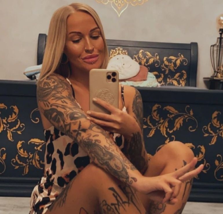 Dominika z "Hotel Paradise"