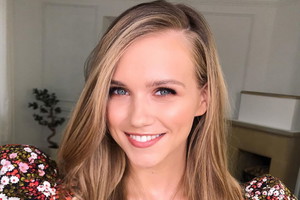 Agnieszka Kaczorowska w sukience w kwiaty