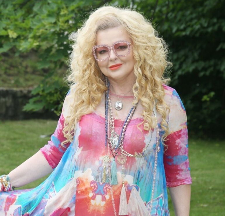 Magda Gessler w kolorowej sukience