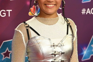 Sara James w America's Got Talent